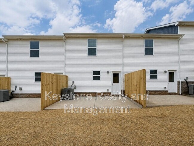 Building Photo - 919 Martin St