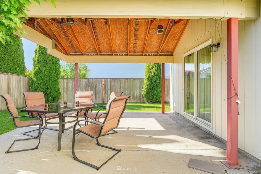 Covered Patio - 1916 S Allen Ave