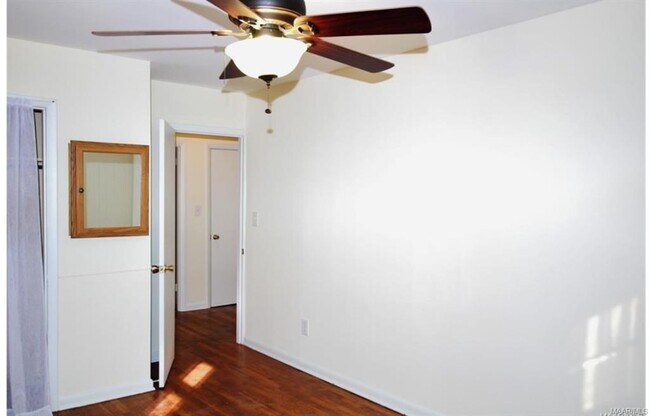 Building Photo - 418 Claud Rd