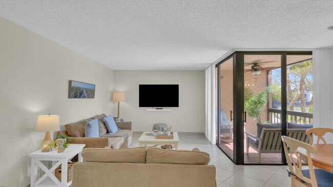 Building Photo - 450 Egret Cir
