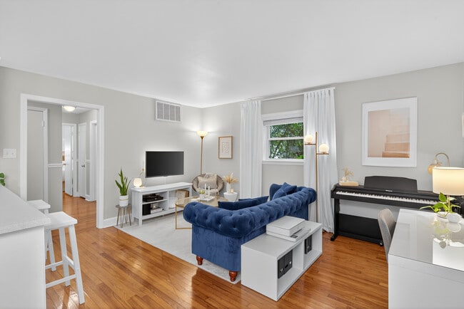 Building Photo - 930 Norland Rd