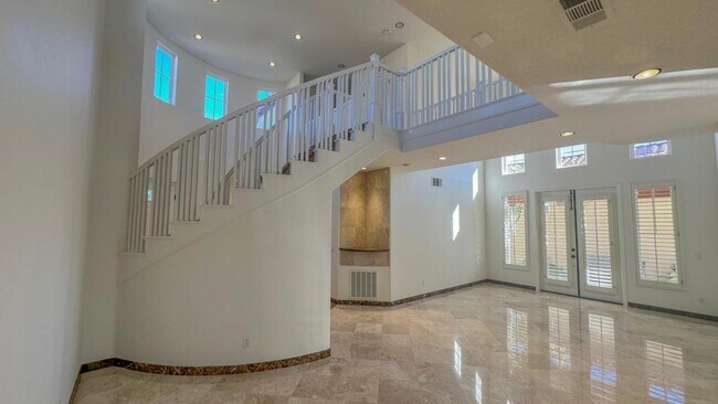 Building Photo - 9 Yale Ct