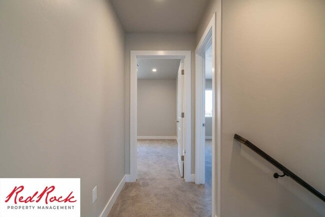 Building Photo - Spacious Townhome in Hurricane Heights