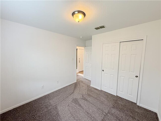 Building Photo - 531 Parkfield Ln