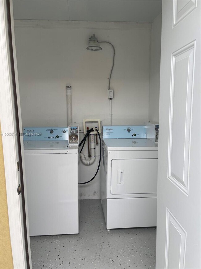 Building Photo - 317 E 8th St