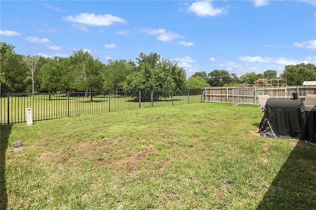 Building Photo - 335 Robelmont Dr