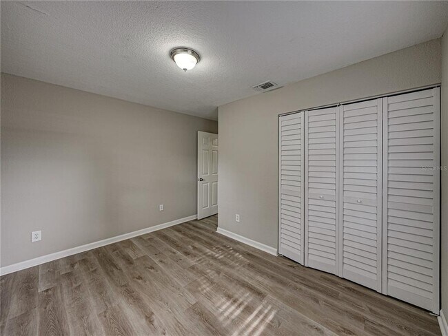 Building Photo - 5017 Lewellyn Rd