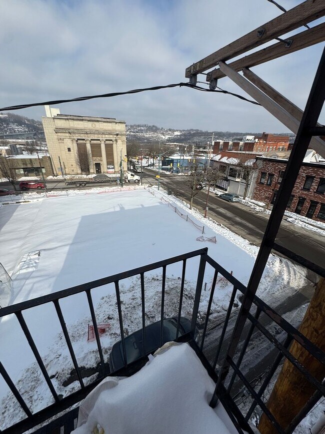 Building Photo - 810 Amity St