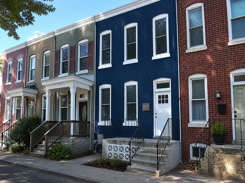 Building Photo - 642 Hobart Pl NW