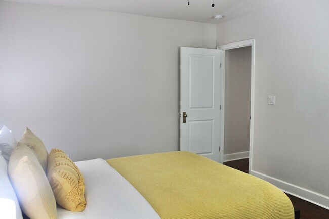 Building Photo - Rosedale