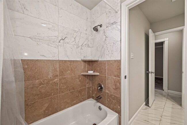 Building Photo - 5207 Bent Bough Ln