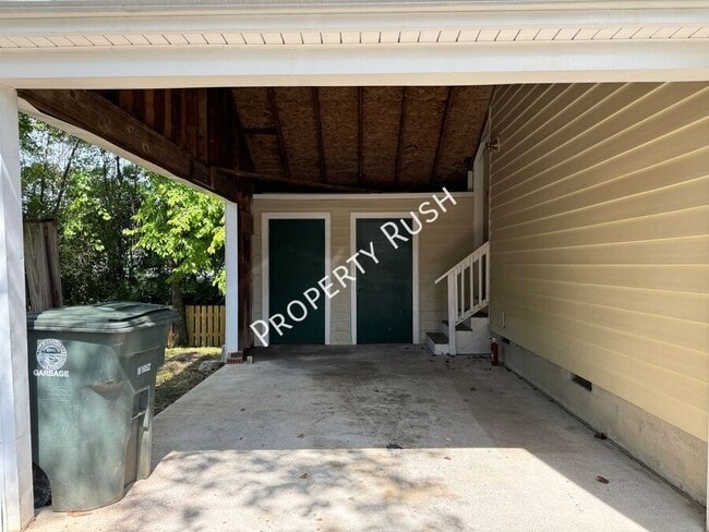 Building Photo - 1620 Hickory Pl