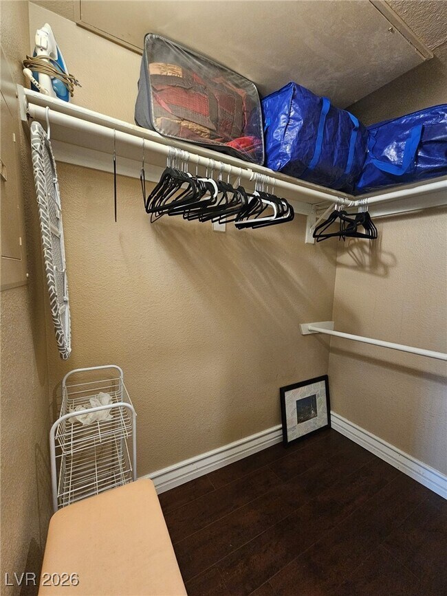 Building Photo - 220 E Flamingo Rd