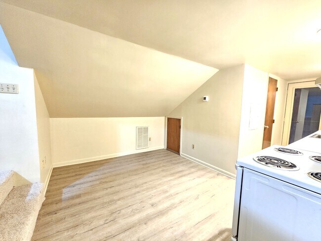 Building Photo - 7533 Carmen Ct