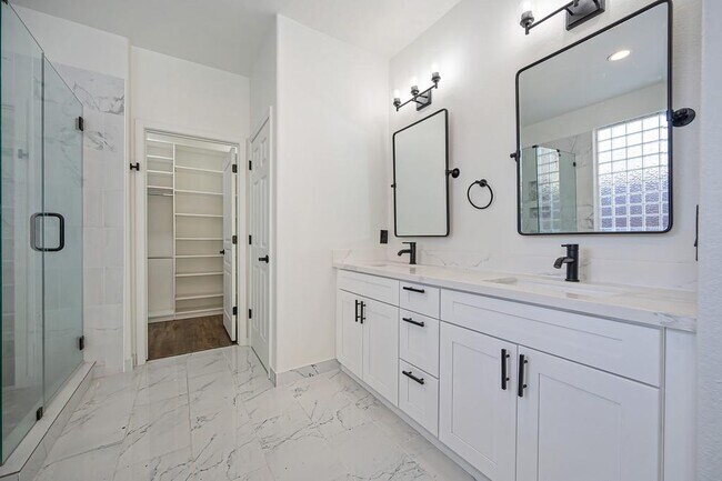 Building Photo - 238 St Tropez Ln