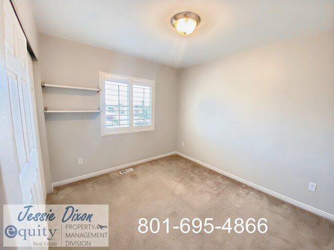 Building Photo - 910 James Cir