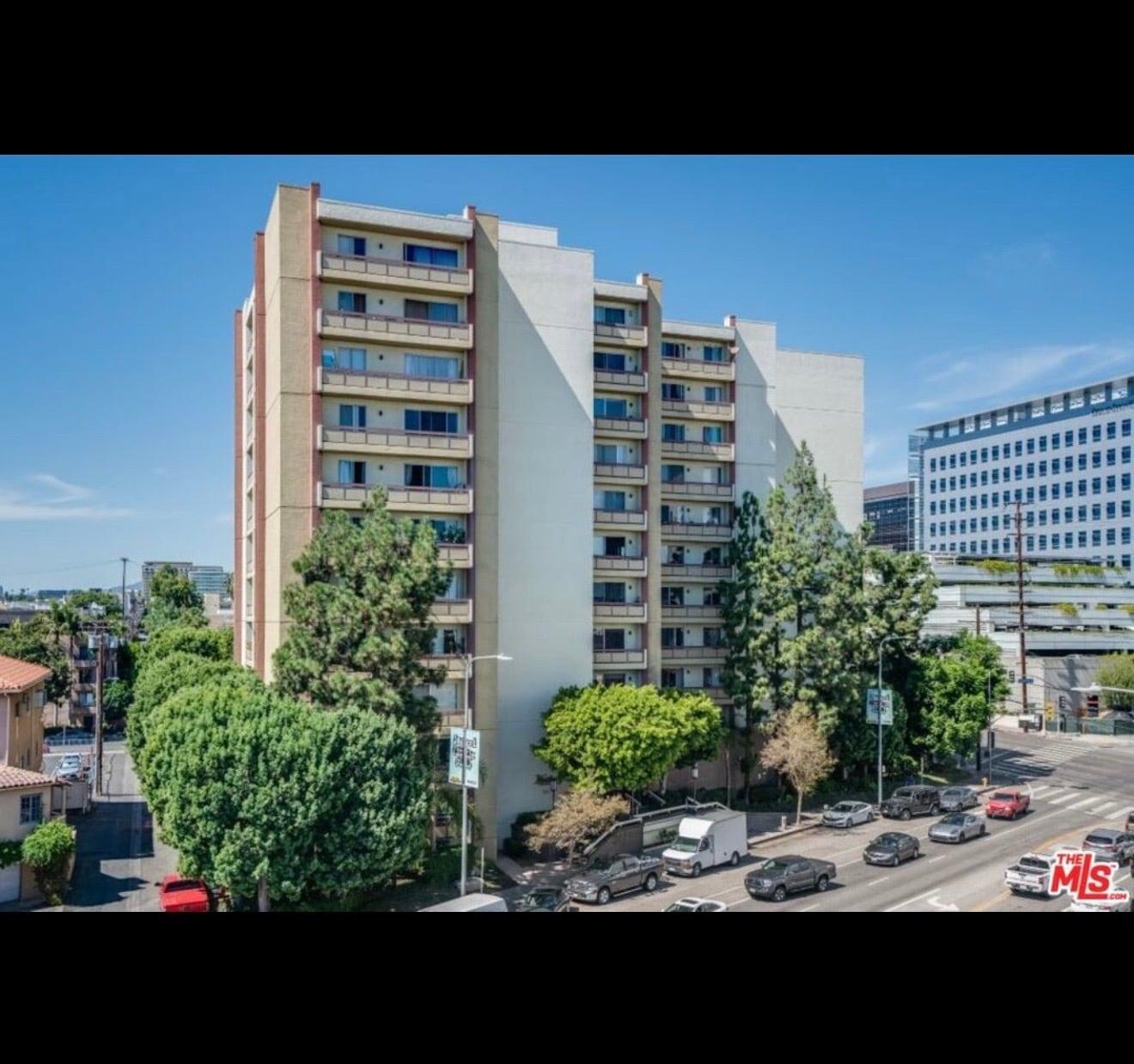 Building Photo - 321 S San Vicente Blvd