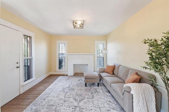 Building Photo - 1321 E 48th St