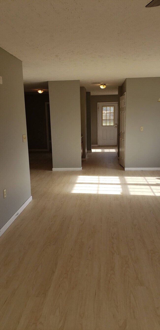 Building Photo - 220 Phillips St