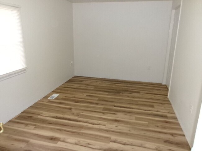 Building Photo - Remodeled 2 bed 1 bath with RV space