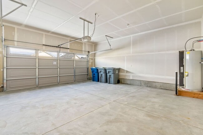 Building Photo - Beautiful 4bd/2.5ba Home in the Moxie Ridge Community!