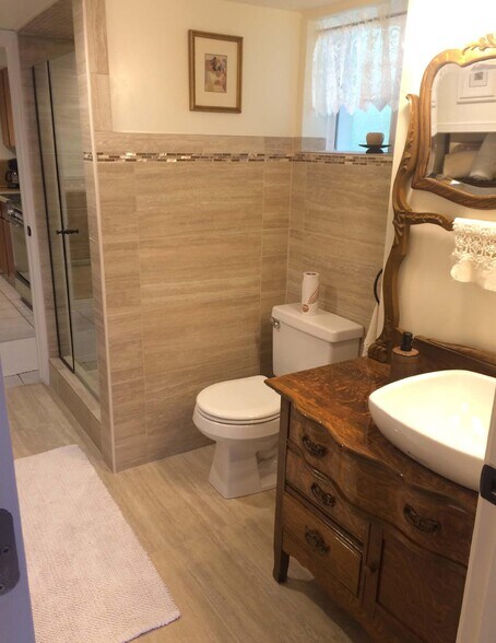 Bathroom - 1 - 520 17th Ave SE