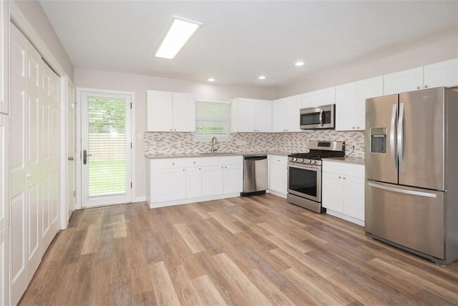 Building Photo - 6026 Bluebell Cir