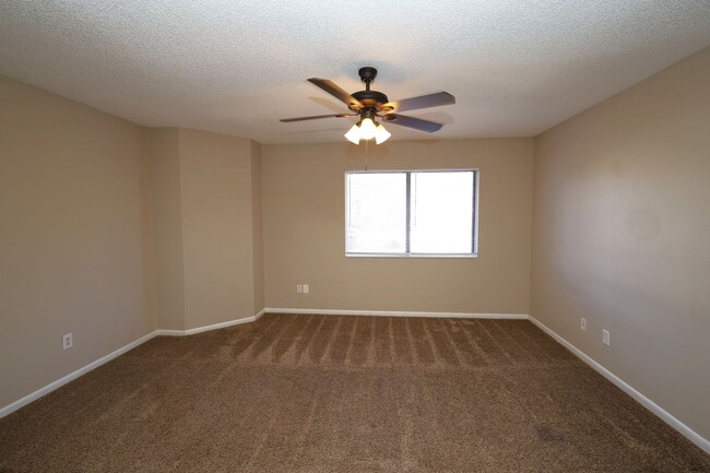 Building Photo - 1307 Baytree Dr