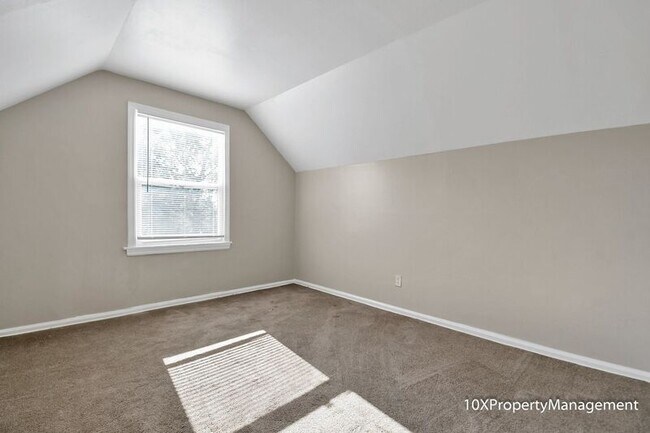 Building Photo - 2065 W Mound St