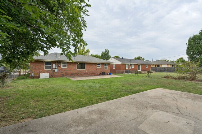 Building Photo - Charming 3-Bed Home with Spacious Backyard & Prime OKC Location