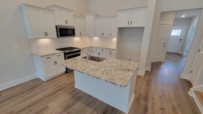 Building Photo - 3 Bed, 3 Bath Townhome Available in Boilin...