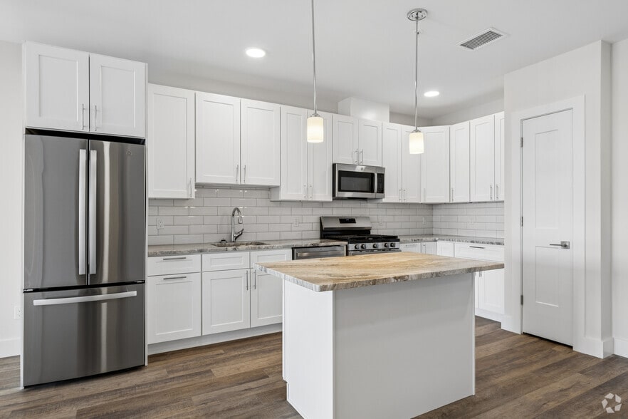 1BR, 1BA w/Den - 1,162SF - Kitchen - 228 Park Ave