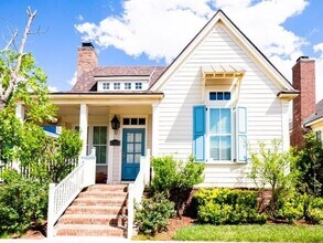 Building Photo - Beautiful Vintage Township Cottage