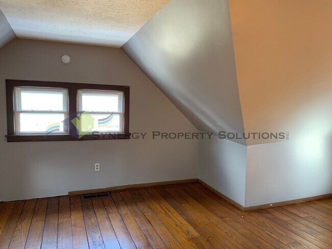 Building Photo - Rental Available!