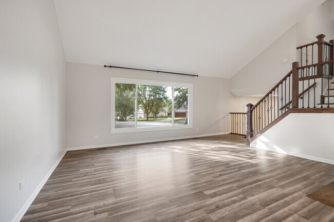 Building Photo - 615 Chester Ct E