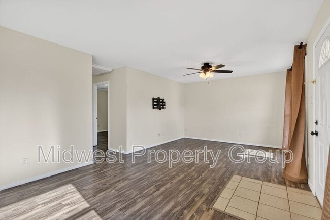 Building Photo - 36 Jamestown Dr