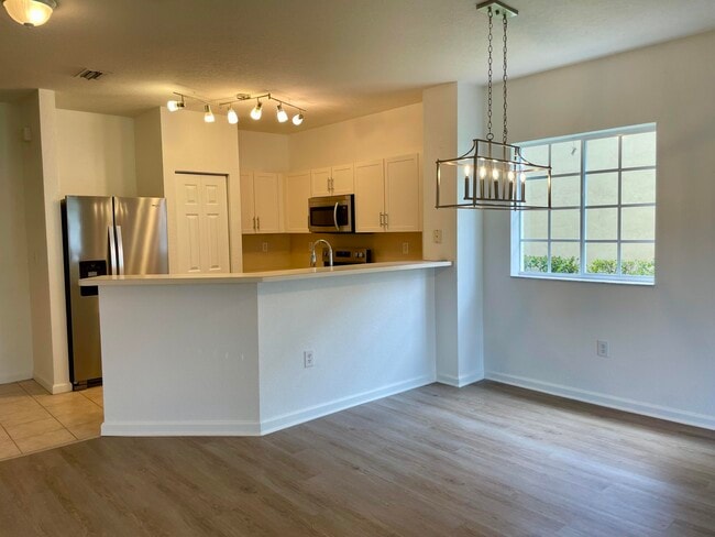 Building Photo - 5119 SE Mariner Garden Cir