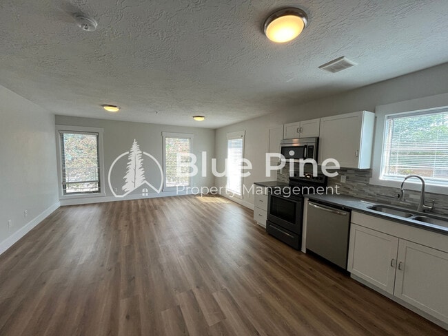 Building Photo - 1420-1420 E 17th St