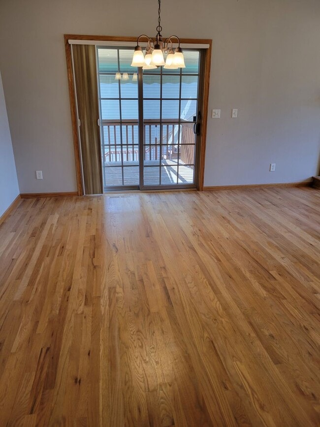 Building Photo - 3 Bedroom Twin Home