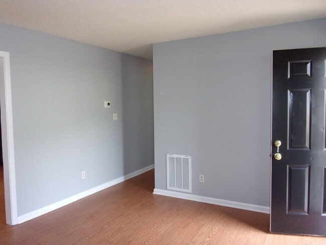 Building Photo - 3 Bedroom 1 Bath Home