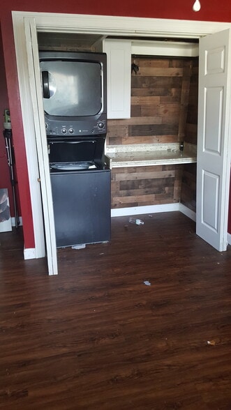 Laundry - 2100 W Beach Dr