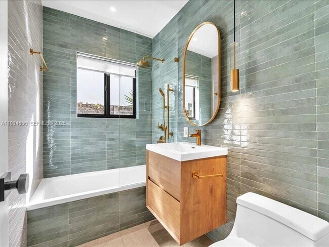 Building Photo - 920 W 47th Ct