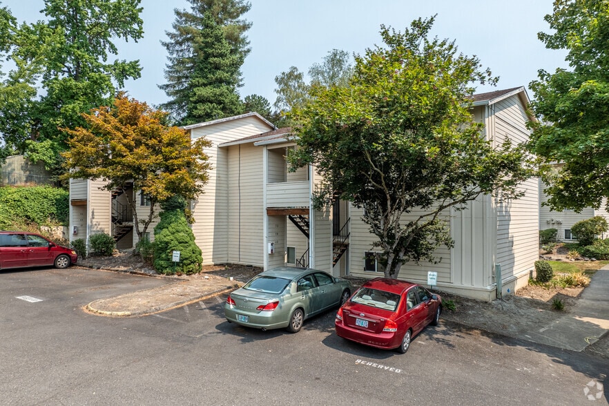 Building Photo - Charbern Apts - In The Hear of Milwaukie Oregon