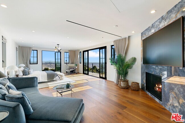 Building Photo - 2020 Cyprean Dr