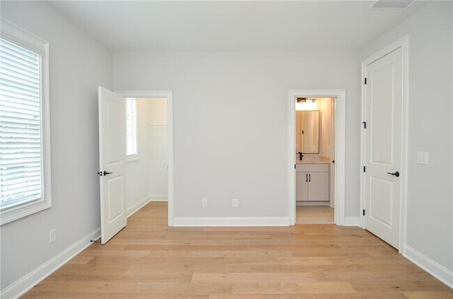 Building Photo - 3963 Enclave Wy