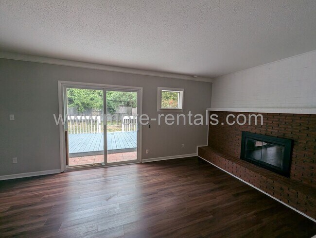 Building Photo - Remodeled house with garage