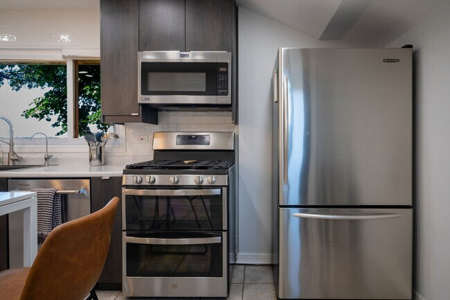 Building Photo - 525 Circle Dr