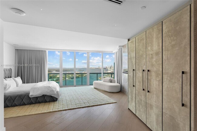 Building Photo - 1000 South Pointe Dr