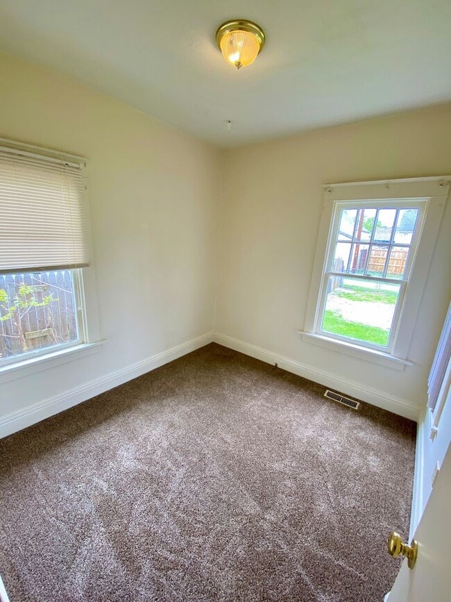 Building Photo - Welcoming Wilshire Heights Ranch Home for ...