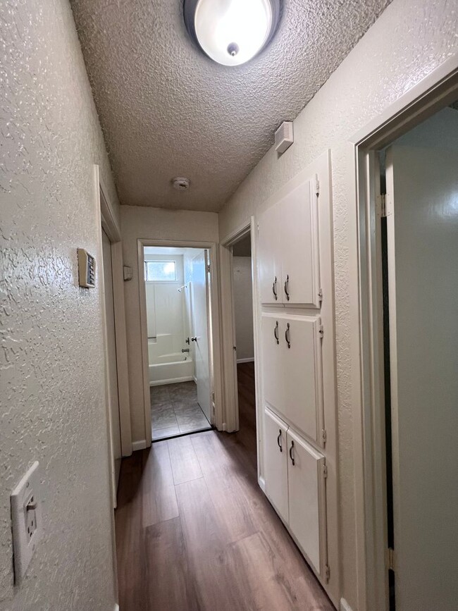 Building Photo - Pretty 3 bedroom 2 bath home in Modesto